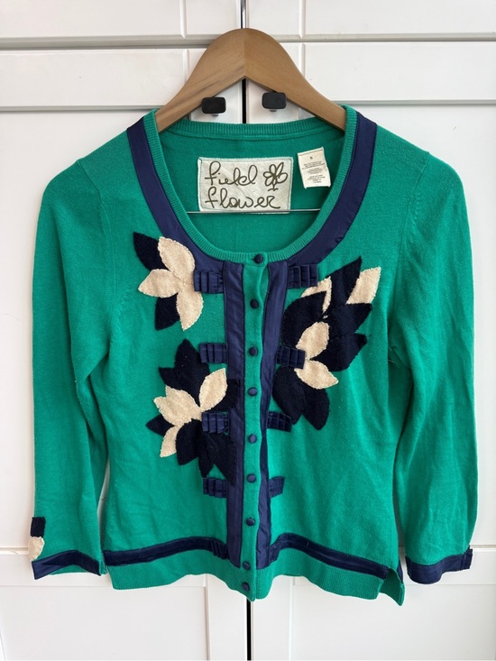 Field Flower Sweaters - Field Flower Floral Appliqué Grandmacore Cardigan Size S